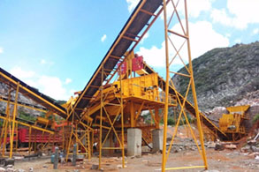 圓振動(dòng)篩篩分石頭現(xiàn)場